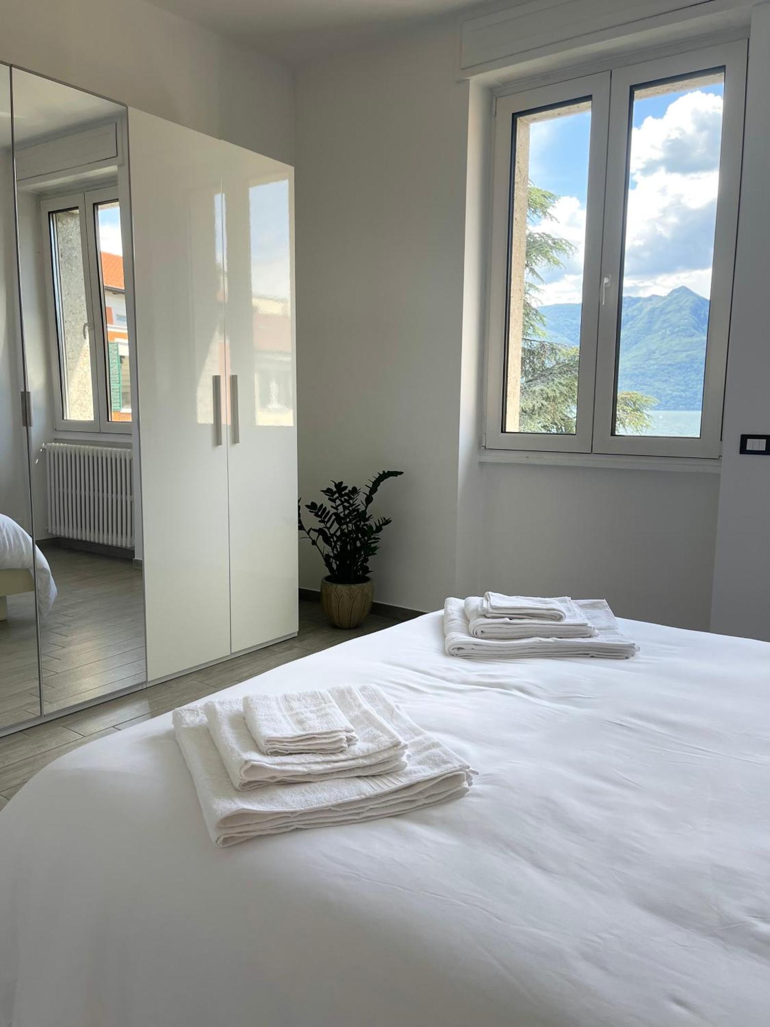 Honey House - Vista Lago E Montagne Luino Ngoại thất bức ảnh